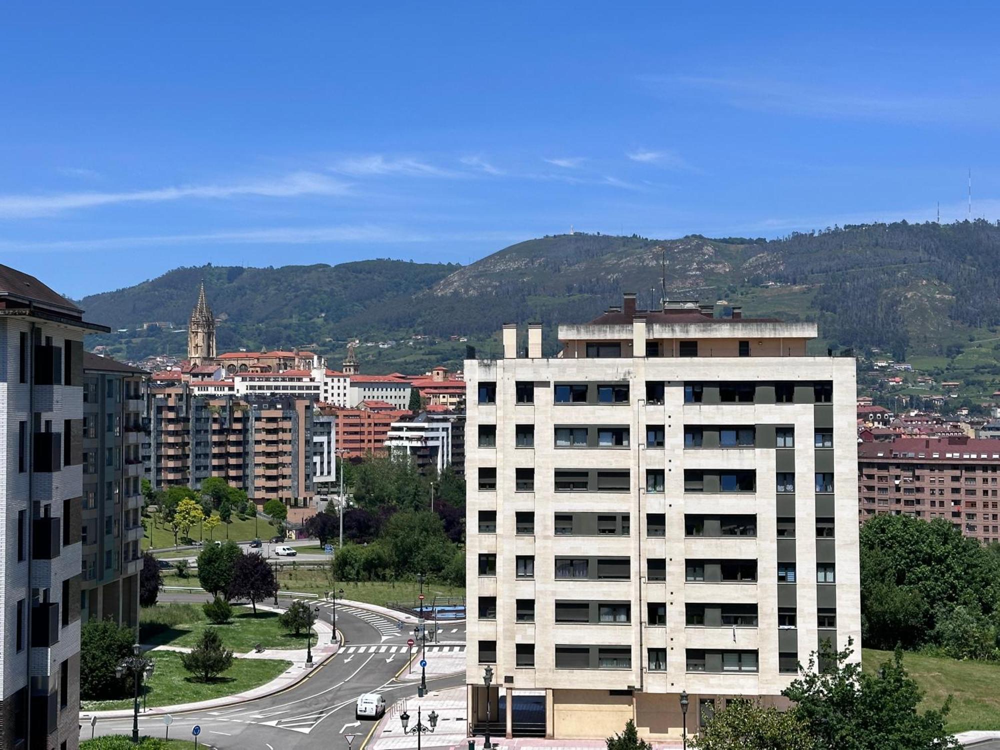 Acogedor Apartamento Con Vistas A La Catedral Y Parking Oviedo Kültér fotó